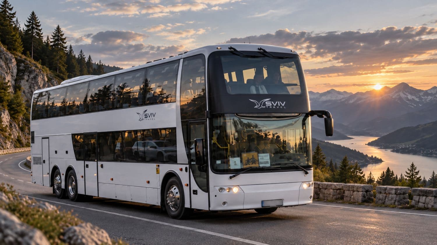 Turistički autobus na planinskom putu