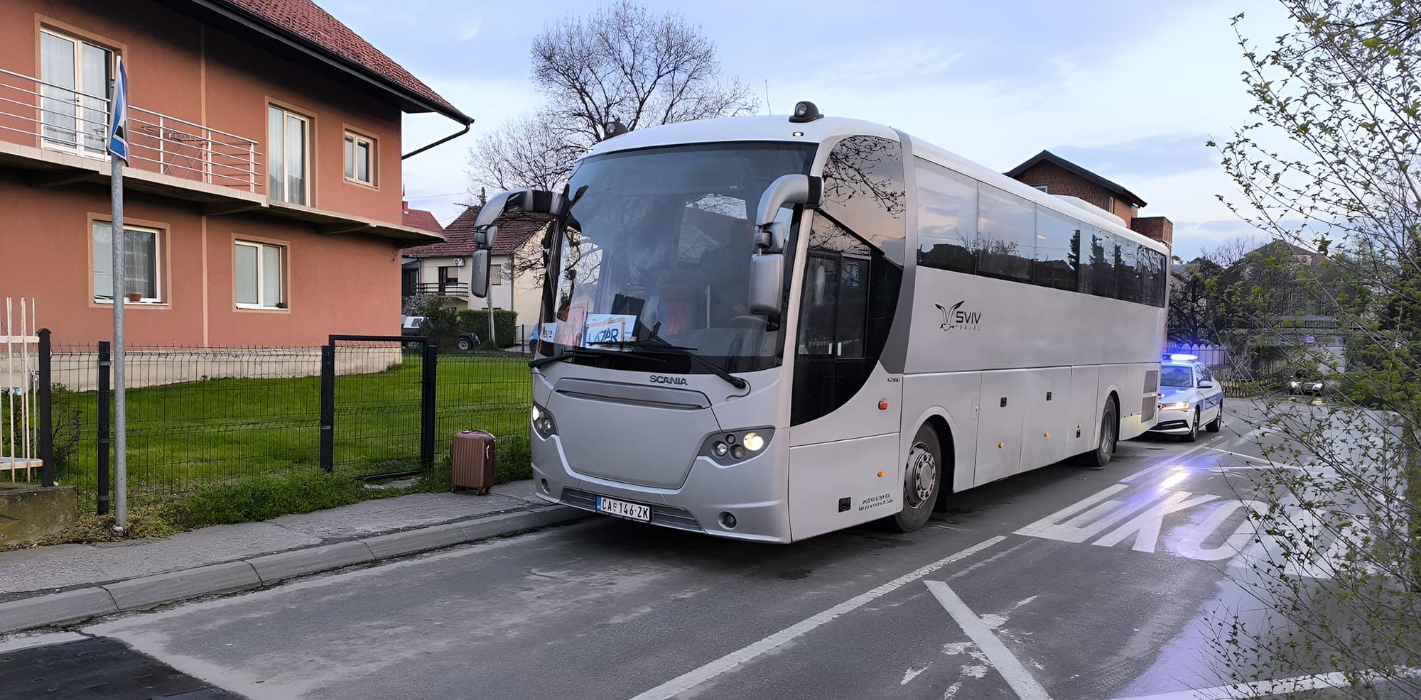 SVIV Travel autobus na ulici pred polazak grupe
